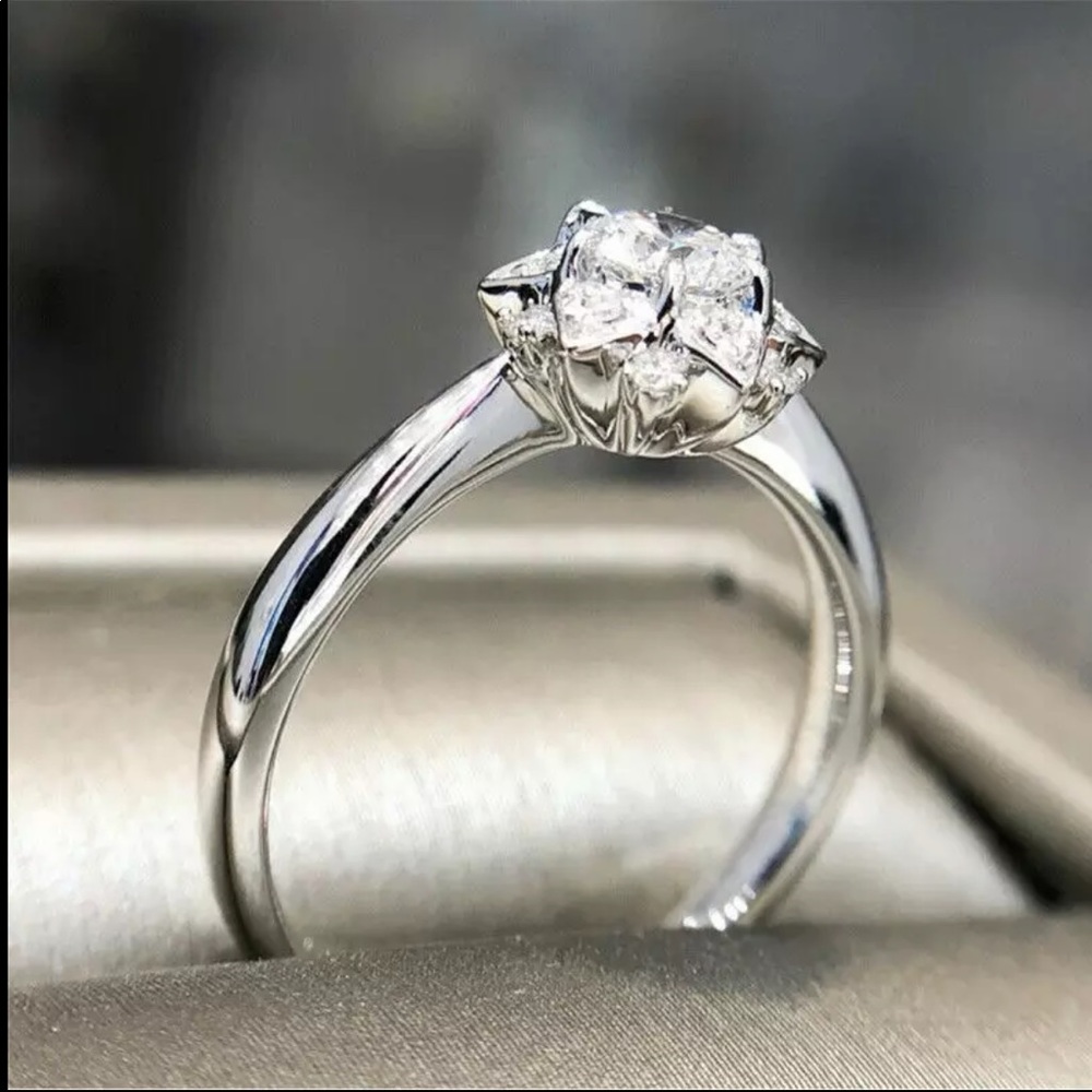 New Women’s 925 Silver Flower Party Diamond Ring - Picture 4 of 4